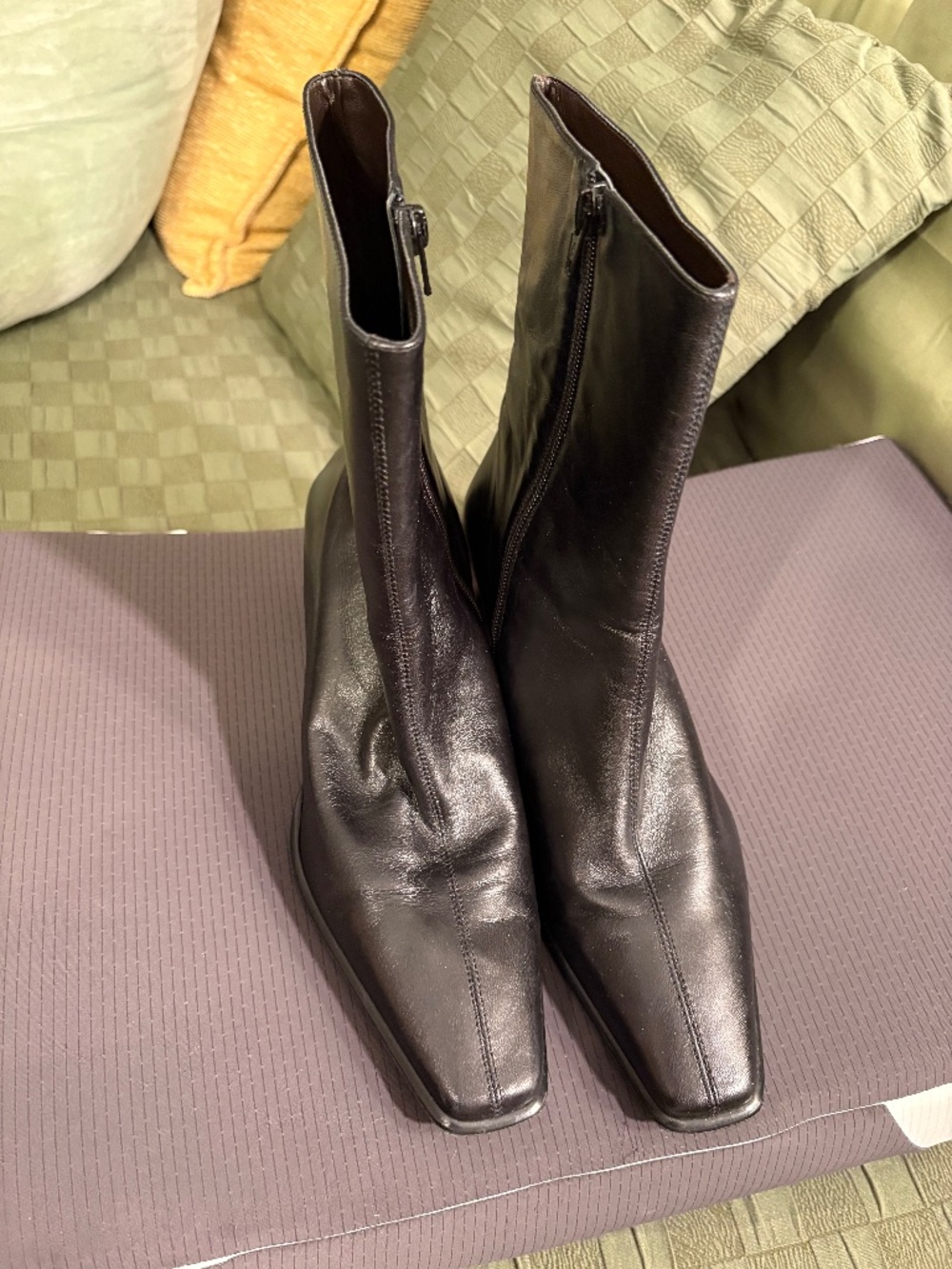 Etienne Aigner ankle Boots